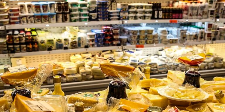 Crédito e emprego explicam vendas no comércio em patamar recorde