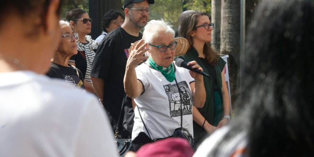 Mulheres estão perdendo o direito de ir e vir, diz Amelinha Teles