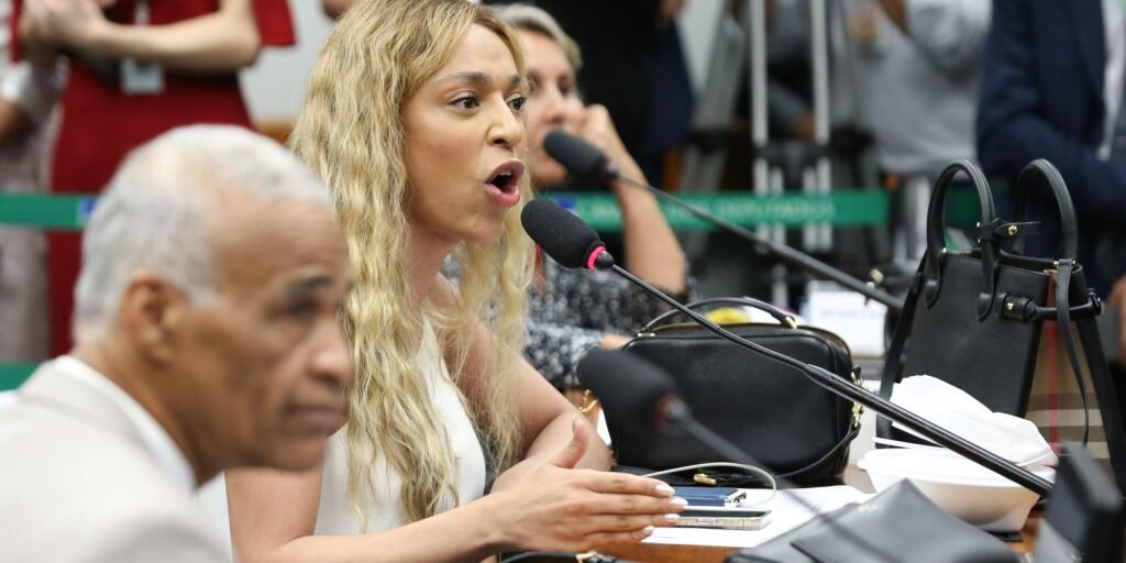 MPF pede condenação de Ratinho e SBT por falas contra Erika Hilton