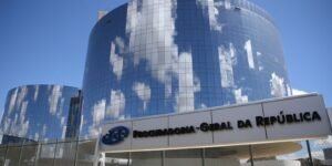 Moraes pede parecer da PGR sobre prisão domiciliar para Bolsonaro