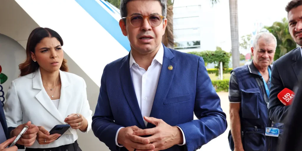 Randolfe Rodrigues afirma que governo deve indicar outro nome para STF