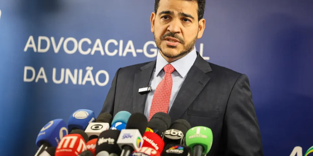 Lula deve enviar nesta terça ao Senado indicação de Messias ao STF