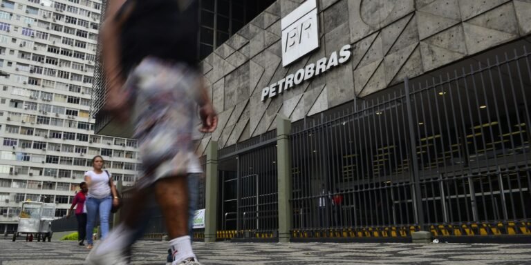 Petrobras reajusta preço do querosene de aviação em 55%