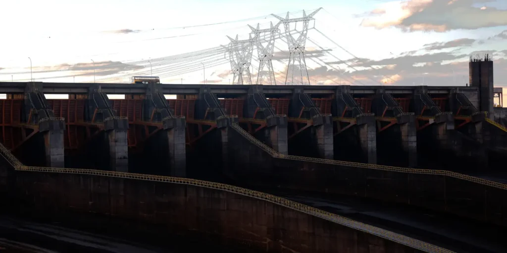 Diretor brasileiro de Itaipu garante tarifa reduzida em 2027