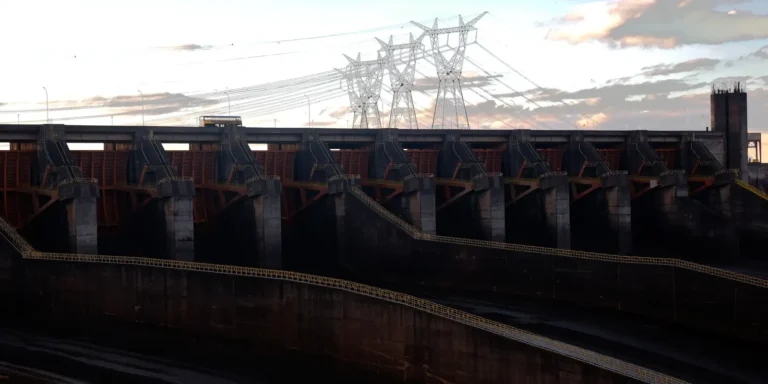 Diretor brasileiro de Itaipu garante tarifa reduzida em 2027
