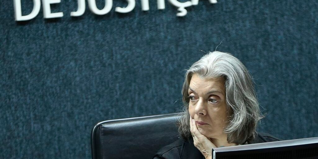 Cármen Lúcia vota por derrubar flexibilização da Lei da Ficha Limpa 