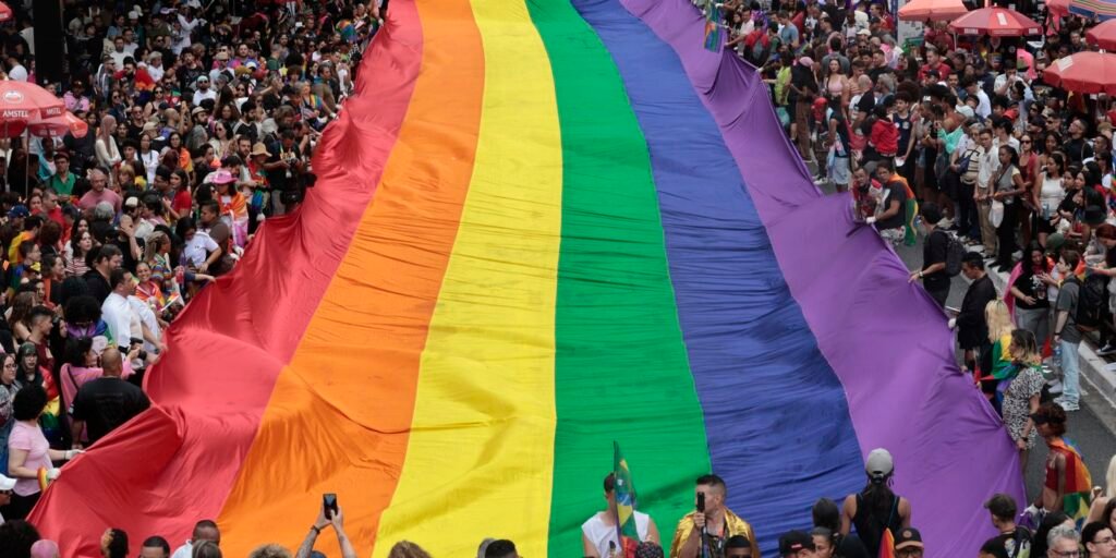 Parada LGBT+ de São Paulo enfrenta desafios e ameaça deixar as ruas