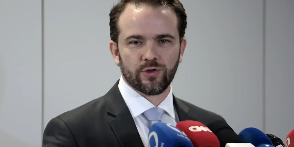 Durigan defende taxação de ultrarricos em agenda do G7