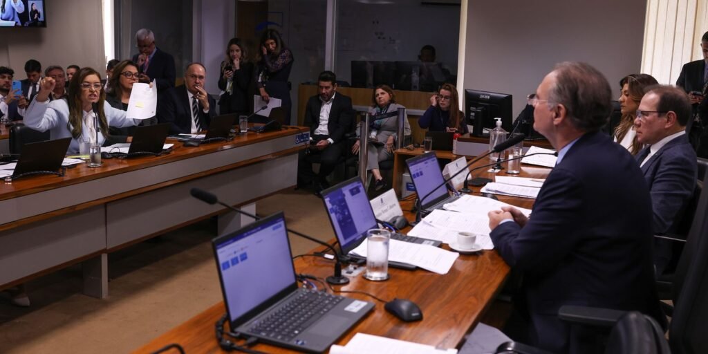 Senadores criticam falta de dados sobre socorro bilionário ao BRB