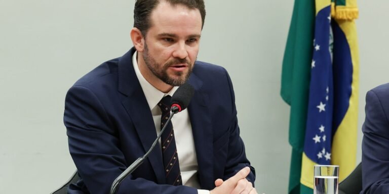 Durigan critica PEC que dá autonomia ao BC por criar “novo Poder”