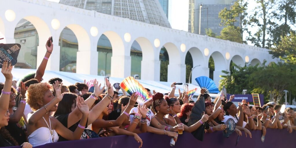 Parada LGBTQIA+ no Rio defende mais representantes no Legislativo