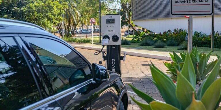 Governo mantém elevação de tarifas a carro elétrico e cria cota zero