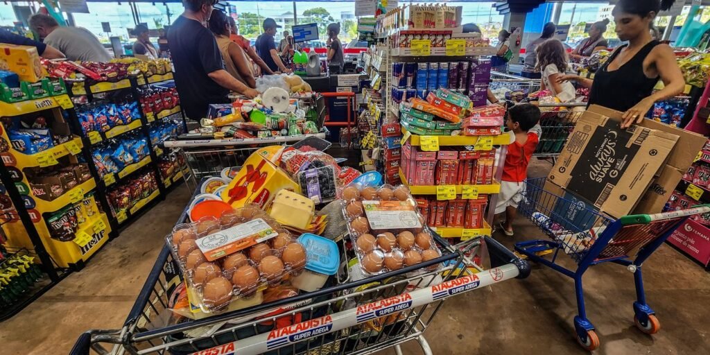 Prévia da inflação perde força pelo 2º mês e fecha junho em 0,41%