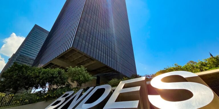 Confiança dos técnicos impulsiona bons resultados do BNDES, diz Lula