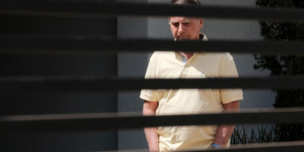 Não houve intuito de descumprir a lei, diz Bolsonaro sobre arma