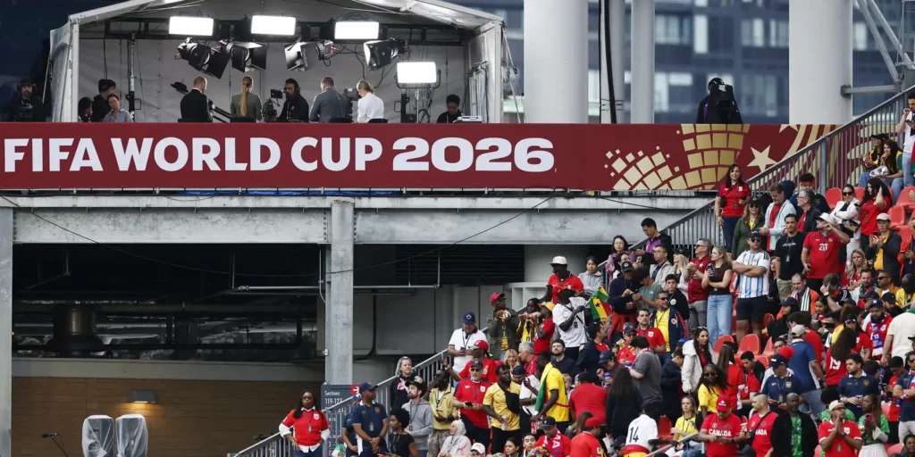Paixão pelo futebol expõe população à publicidade de bets, alerta Idec