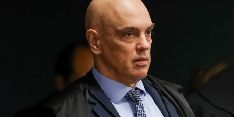 Moraes vota pela condenação de Eduardo Bolsonaro no caso do tarifaço