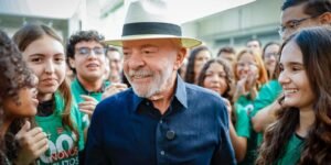 “Quem tinha que aumentar a taxa seríamos nós”, diz Lula sobre EUA