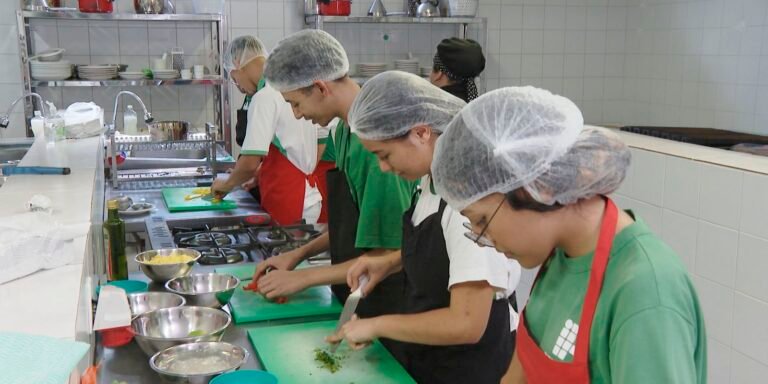 Desemprego até maio cai para 5,6%, o menor já registrado no período