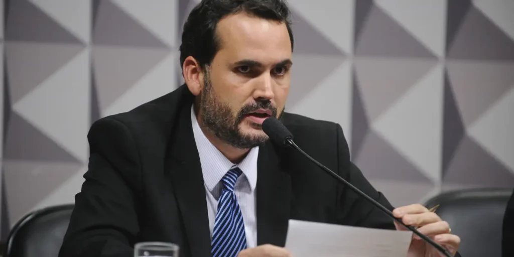 Governo avalia aumentar teto do MEI para R$ 140 mil, diz ministro