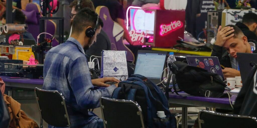 Jovens ocupados são a maioria, mas 6,2 milhões seguem como “nem-nem”