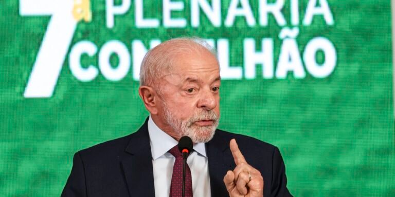 Governo estuda devolução de celular roubado nos Correios, diz Lula