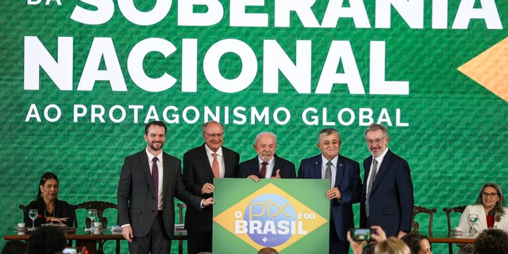 “Brasil não abaixa a cabeça”, diz Durigan ao defender soberania e Pix