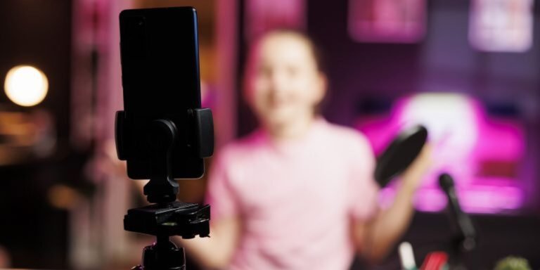 Plano contra trabalho infantil alerta para violações no mundo digital