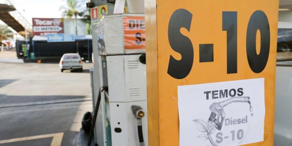 Petrobras ajusta preços do diesel para R$ 1,12