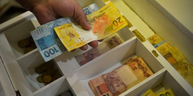 Caixa paga Bolsa Família a beneficiários com NIS de final 8