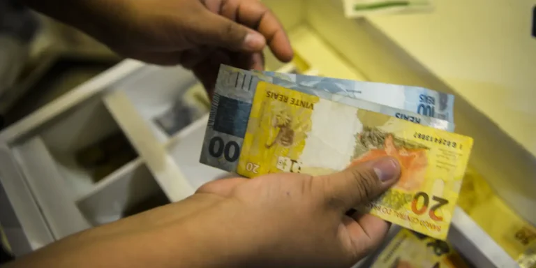 INPC, inflação usada para reajustar salários, soma 4,42% em 12 meses