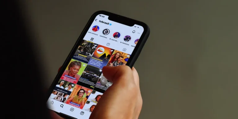 Redes sociais causam polarização e isolamento político em jovens