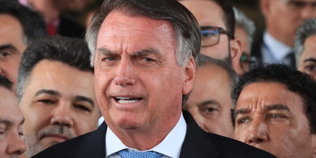 Moraes autoriza defesa de Bolsonaro a acompanhar depoimento sobre arma