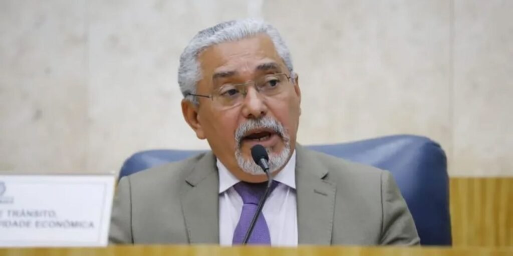 Vereador Senival Moura pede afastamento do PT