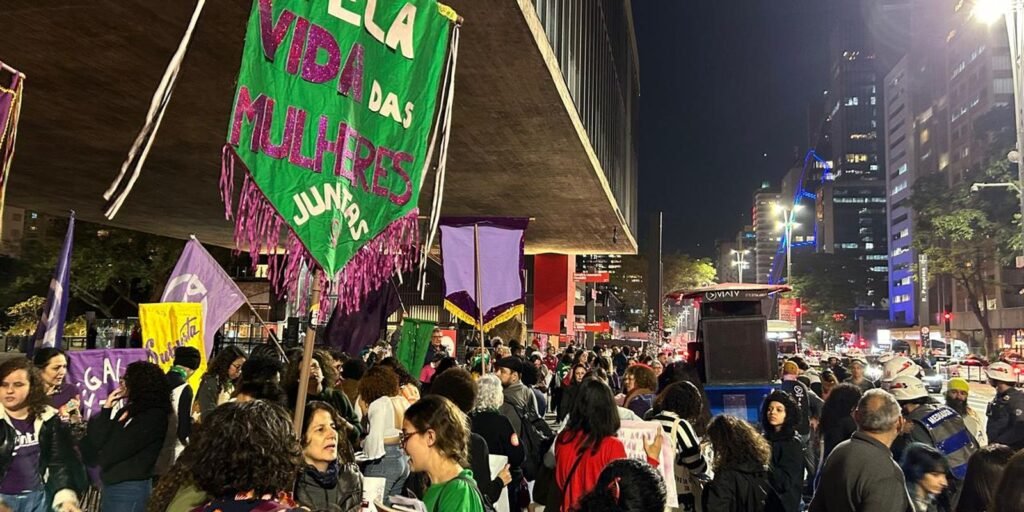 Ato em SP pede manutenção de norma sobre aborto em casos de estupro