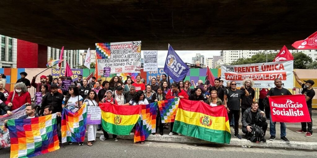 Ato em São Paulo presta solidariedade a protestos na Bolívia