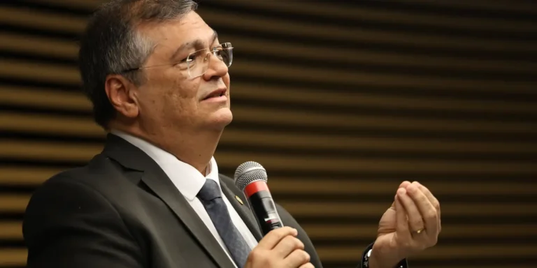 Dino envia à PF explicações de partidos sobre gestão de emendas