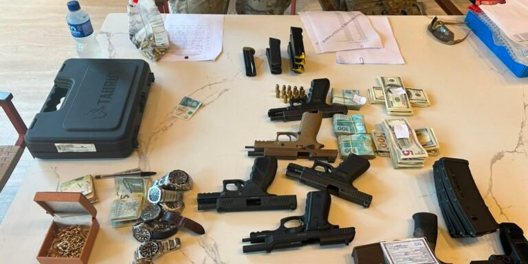 Ex-prefeito e ex-secretário de Polícia Civil são alvos da PF no Rio