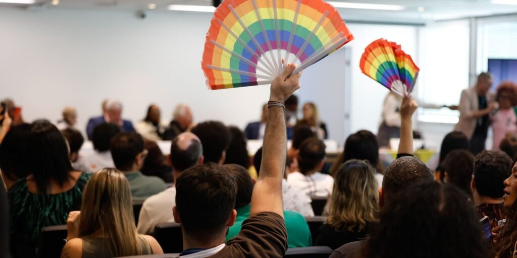 Governo diz que vai acertar salários do programa Rio Sem LGBTIfobia