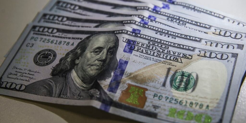 Dólar fica estável em R$ 5,08, mas cai 0,58% na semana