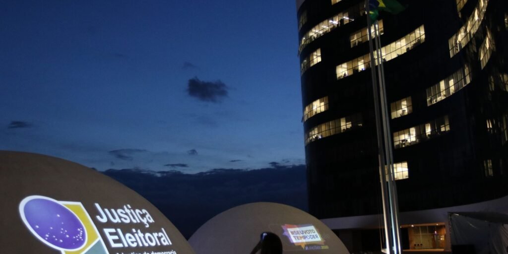 Eleições: TSE assina acordo com big techs para combater desinformação