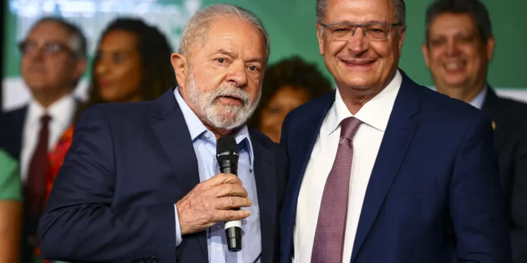 Lula e Alckmin tomam posse hoje; entenda o rito