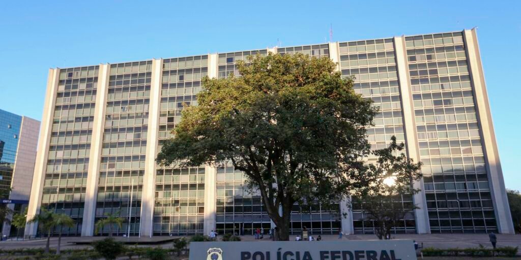 Polícia Federal faz operação para conter lavagem de dinheiro do PCC