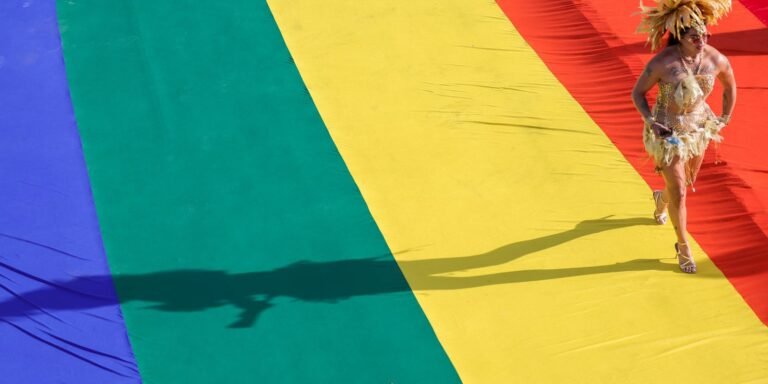Parada Brasília Orgulho traz campanha do voto contra o preconceito