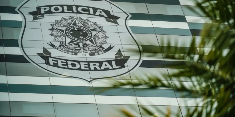 Em manifestação escrita, Flávio Bolsonaro nega ter caluniado Lula