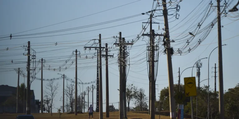 Número de acidentes com a rede elétrica cresceu no Brasil em 2025