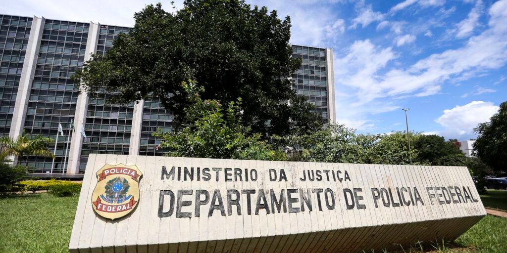 PF mira empresário suspeito de intimidar jornalistas no caso Master