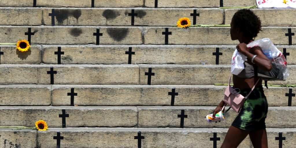 Mortes violentas caem 8,2% no país em 2025; feminicídios aumentam 4%