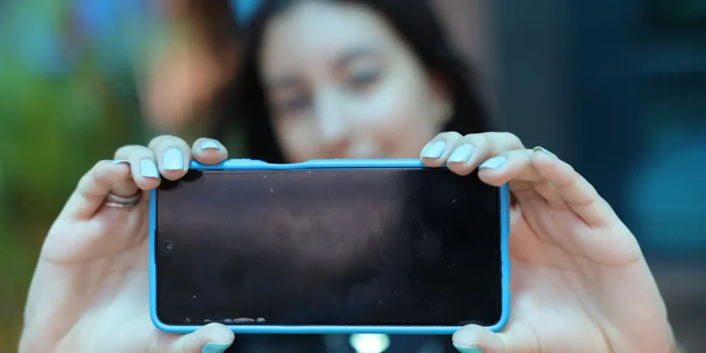 Estudo mostra adolescentes cientes de que internet precisa melhorar