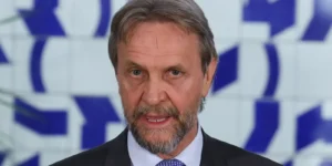 Após AVC isquêmico, líder do PT na Câmara continua internado